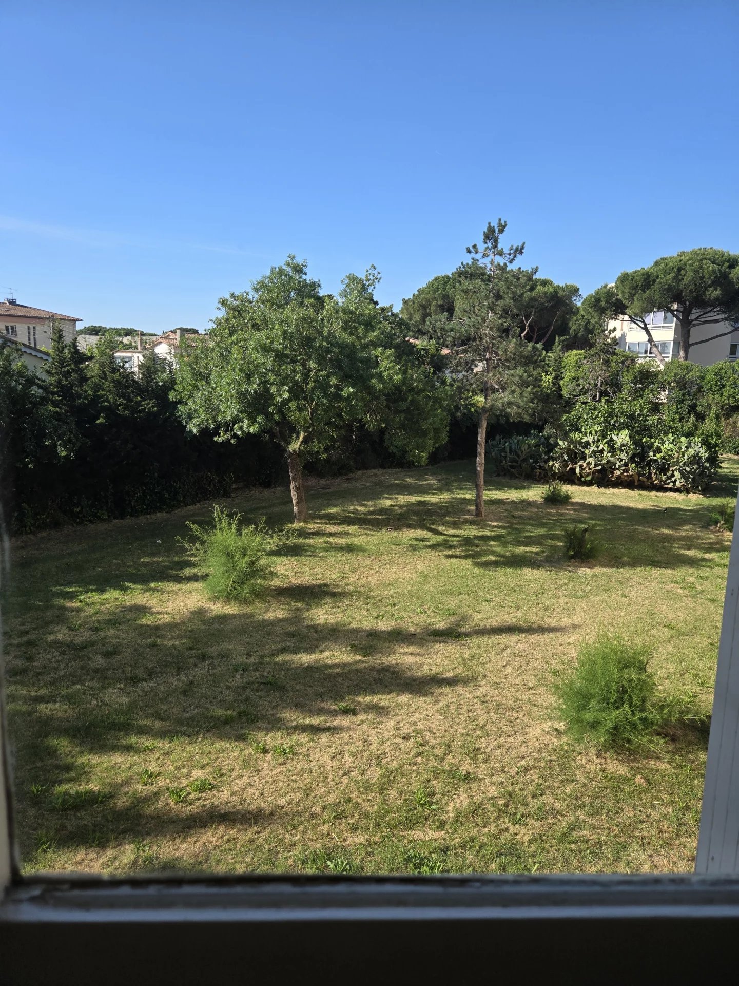 Fréjus  - T3 à rafraîchir à 5 mns du centre à pied